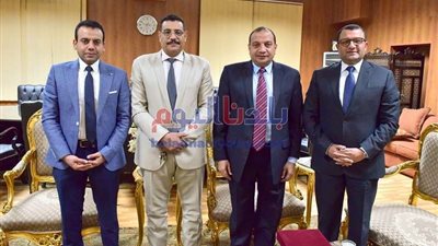 رئيس جامعة بني سويف يستقبل وكيل جهاز المخابرات الأسبق