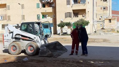 فريق عمل لإزالة مياه الصرف بحي الشروق بعد زيارة محافظ مطروح