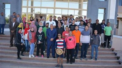 محافظ الوادي الجديد يلتقي بشباب أول أفواج 