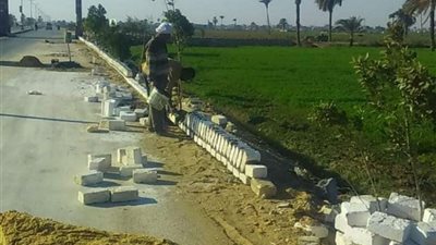 حملات للنظافة ورفع المخلفات بشوارع مركز العدوة بالمنيا