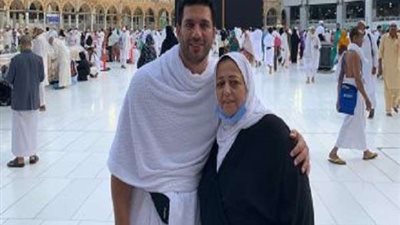 حسن الرداد يحيي الذكري الاولي لوفاة والدته