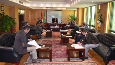 محافظ الفيوم يوجه بسرعة إنهاء تراخيص الأراضي المزمع إقامة مدارس عليها