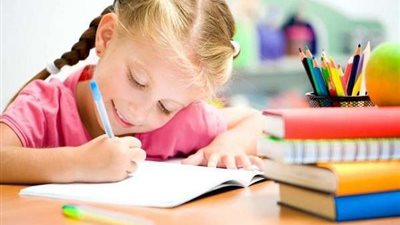 في اليوم العالمي للغة العربية.. 3 مراحل لتعليم ابنك الكتابة الصحيحة