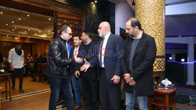 بدء عزاء المخرج ياسر زايد بمسجد الشرطة بحضور نجوم الفن (صور)