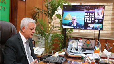 مبارك يتابع أعمال مشروعات جامعة المنوفية المسندة لشركة المقاولون العرب