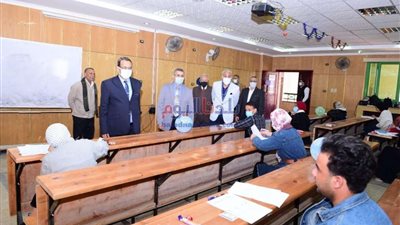 رئيس جامعة سوهاج يتابع سير امتحانات الفصل الدراسي الأول