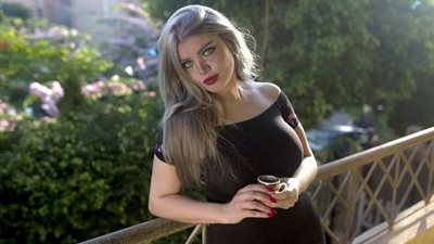 داخل سيارة.. ياسمين الخطيب تنشر صورة جديدة