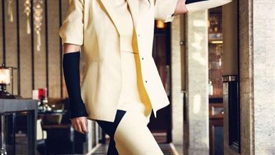 درة تشارك جمهورها بـ إطلالة شبابية في إحدي المجالات