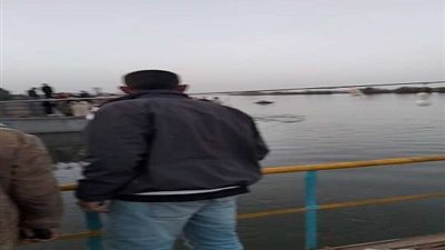 مصرع 8 أشخاص وإصابة أخرين بسبب سقوط سيارة ربع نقل من معدية المناشي بالجيزة.. صور