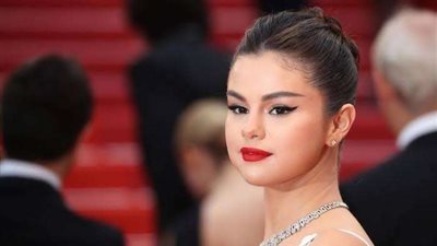 الفنانة الأمريكية سيلينا جوميز تسافر إلى كينيا (صور)