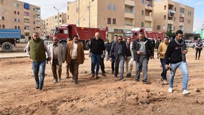 محافظ مطروح يوجة بسرعه إنهاء أعمال الرصف وغلق المعابر الغير شرعية بالسكك الحديدية