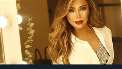 نوال الزغبي تظهر بإطلالة مثيرة بروب الإستحمام ( صور)