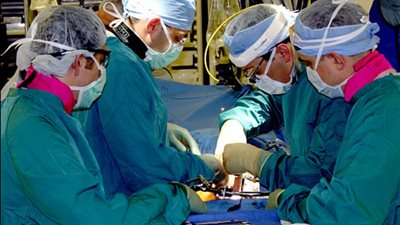 أول رجل في العالم بقلب خنزير (صور)