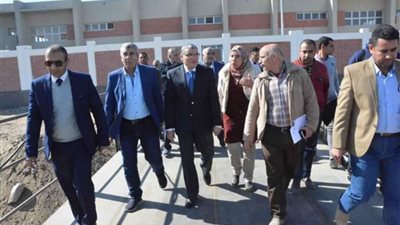محافظ المنيا يتفقد مشروع محطة مياه وشبكات ابوقرقاص