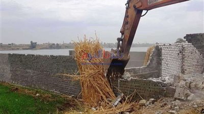 إزالة 12 حالة تعدي على أملاك الري بسوهاج (صور)