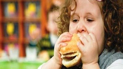 استشاري: 5 مخاطر صحية من السمنة المفرطة للأطفال