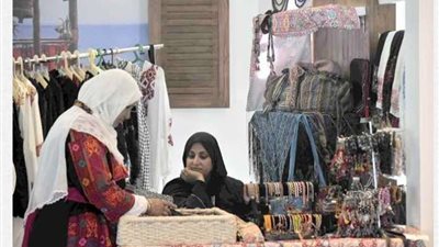 سيدات سيناء يعرضن منتجاتهن بـ«منتدى شباب العالم».. فيديو