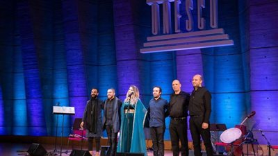 تعرف على أول مطربة فلسطينية تقتحم مسرح اليونسكو