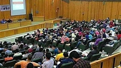 أستاذ بجامعة جنوب الوادي يقدم إعتذار للطلاب بسبب امتحان شمل نقاط لم تشرح