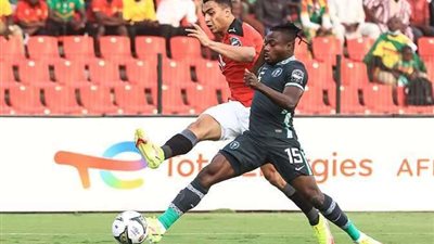 محمد هنيدي يسخر من هزيمة المنتخب