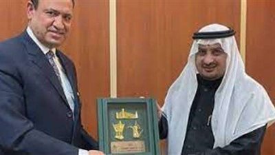 قنصل السعودية بالإسكندرية يبحث سبل تسهيلات المستثمرين مع رئيس هيئة الاستثمار