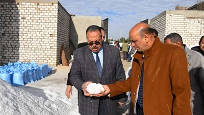 حملة تفتيشية موسعة تكشف المستور داخل الأسواق فى قنا