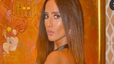 بملابس شفافة.. زينة تثير الجدل بإطلالة جريئة