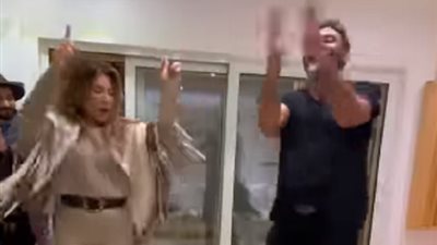 وصلة رقص لـ نوال الزغبي مع عمرو مصطفى (فيديو)