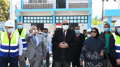 محافظ قنا: المواطنون بدؤا يشعرون بالتطوير في قراهم