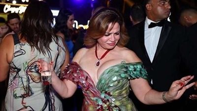 إلهام شاهين: خجلي الزائد نتيجة دراستي في مدارس بنات