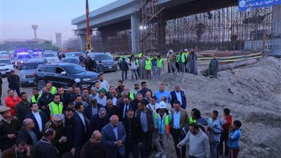وزير النقل يتابع معدلات تنفيذ محوري ديروط وسمالوط بأسيوط والمنيا