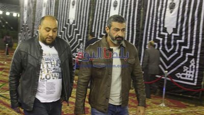 توافد نجوم الفن على عزاء شقيقة مرتضى منصور (صور)