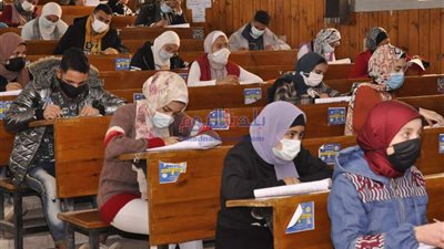 التعليم: تأجيل الامتحانات لطلاب المدارس المصابين بفيروس كورونا