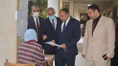 نائب رئيس جامعة الأزهر يتفقد امتحانات الفصل الدراسي الأول بكليات البنات فى أسيوط