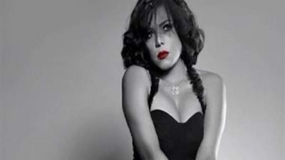 بإطلالة مثيرة للجدل.. ناهد السباعي تشعل 