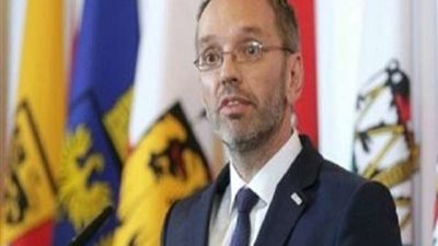 القبض على شخص أثار الشغب بين أفراد الشعب النمساوي بسبب الإعتراض على تطعيم لقاح كورونا بالاجبار