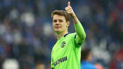 نوبل حارس شالكه الألماني يقرر الرحيل.. والفريق يعلق