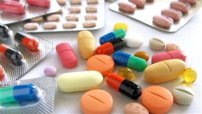 تسبب تسمم الأطفال.. استشاري يكشف عن مخاطر المسكنات