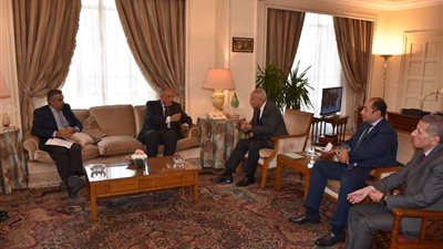 وزير الخارجية يتلقى اتصالا من نظيره الإيطالي ويلتقي أمين عام الجامعة العربية