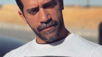 بعد سنوات من التمثيل.. أحمد مجدي يتجه للعزف على الجيتار