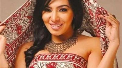 ميرهان حسين تنضم لأسرة مسرحية 