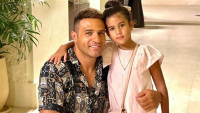 الفنان محمد نور يحتفل بعيد ميلاده مع ابنته بطريقة خاصة