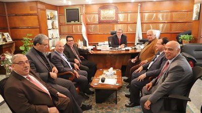 وفد من اتحاد عمال مصر يهنئون محمد سعفان بعد تجديد الثقة له كوزير للقوى العاملة