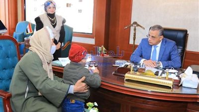 ضمن فاعليات اللقاء الجماهيري.. محافظ سوهاج يلتقي بـ 100 مواطن لبحث مطالبهم