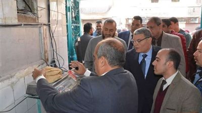 محافظ المنيا يقود حملة تفتيشية مفاجئة على المخابر البلدية بحي أبوهلال