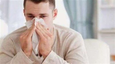 تعرف على الفرق بين الإصابة بأوميكرون ونزلات البرد