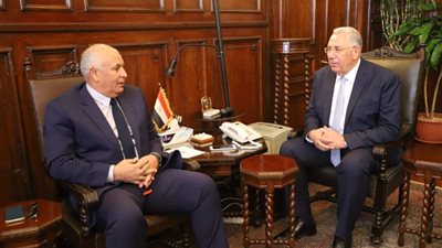وزير الزراعة يبحث مع محافظ الوادي الجديد حل مشاكل التقنين بالمحافظة