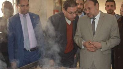 نائب رئيس جامعه الأذهر بأسيوط يتفقد طهي وجبات المدينه حرصا على الطلاب