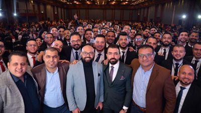 هشام عباس يحيي حفلًا لفريق «ليمتليس – كيونت» العالمية بعد تحطيمه أرقاما قياسية