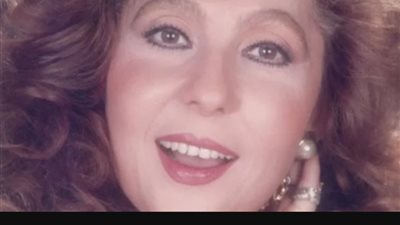 نادية الجندي تشارك متابعيها صورة من الذكريات القديمة.. شاهد